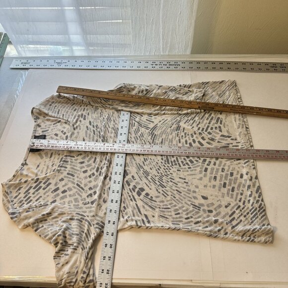 Chicos Travelers Abstract Print Womens 3/4 Sleeve Top Size 1X Grey White Slinky - Picture 5 of 8